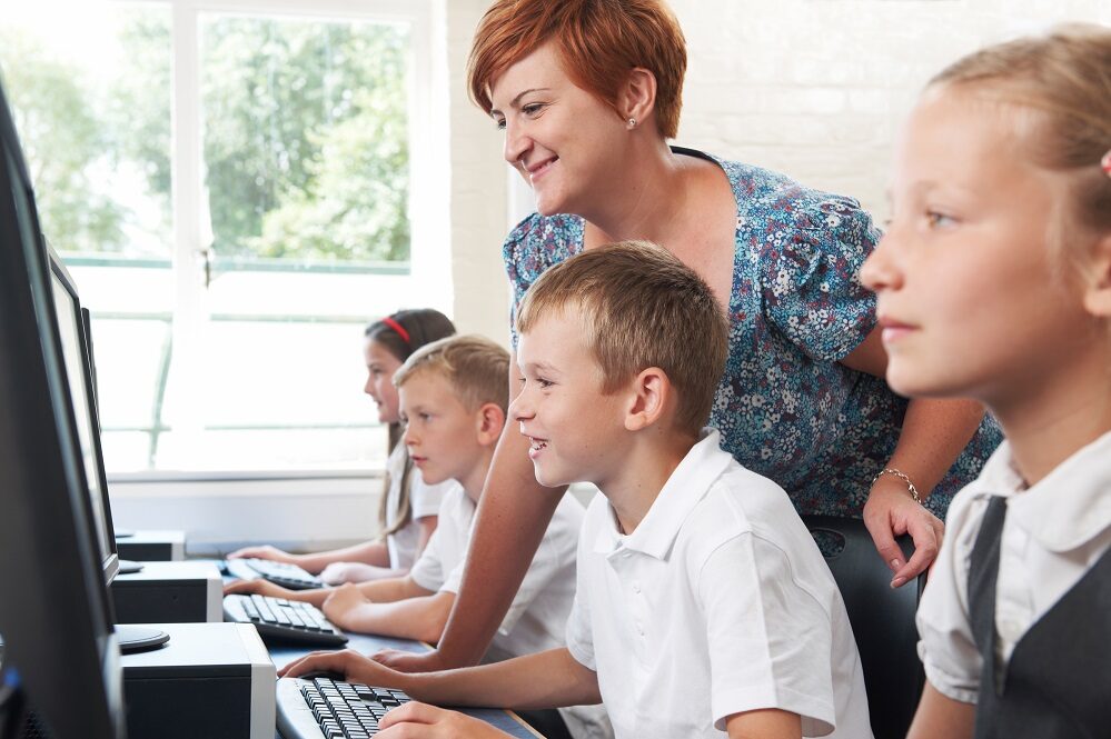 Group,Of,Elementary,Pupils,In,Computer,Class,With,Teacher